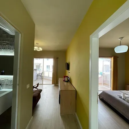 Mikpritja Pogradec, 5 Apartment
